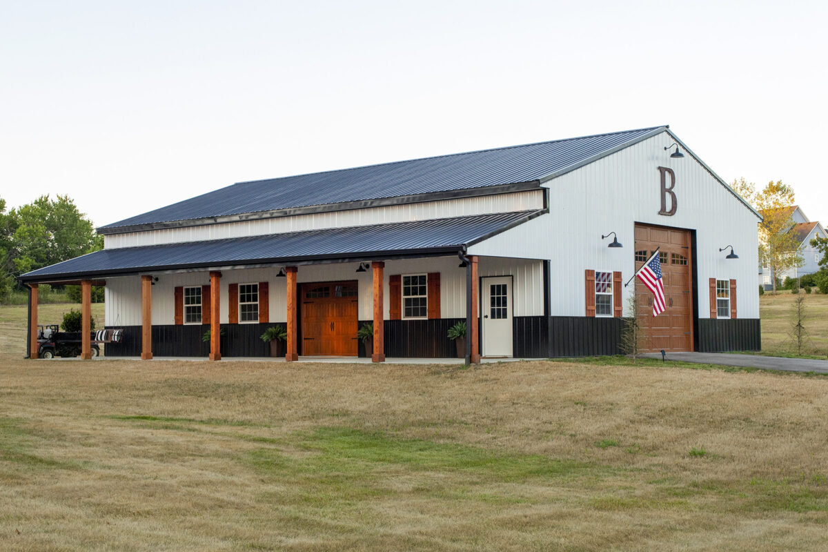 Black & White Barn