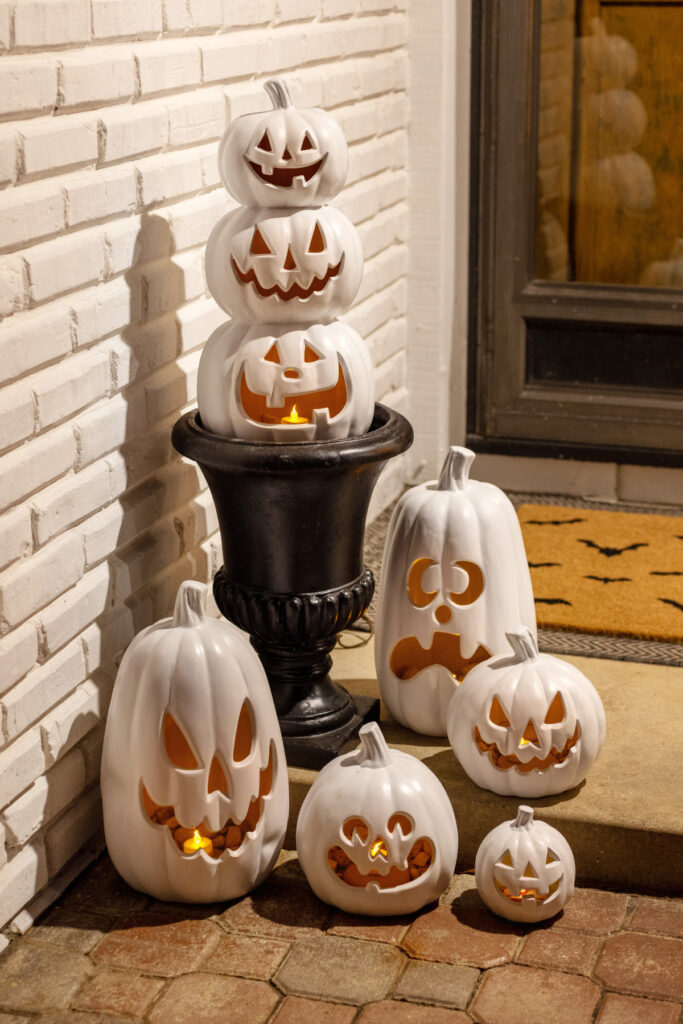 Halloween Porch 2022 - Pumpkin Family