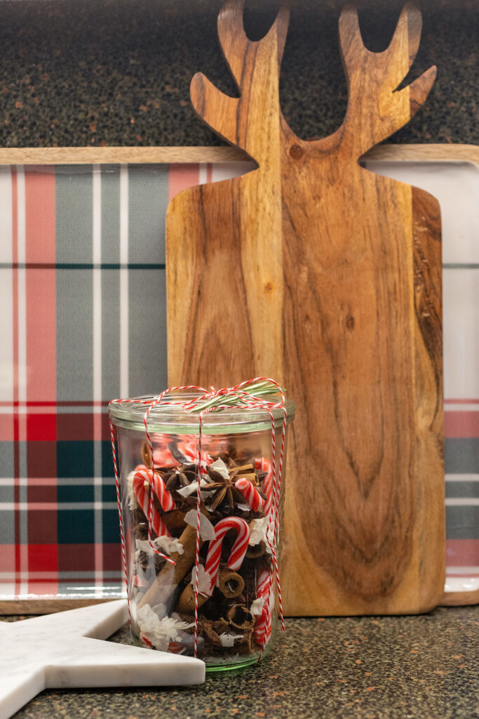 Christmas Candy Cane Stovetop Potpourri