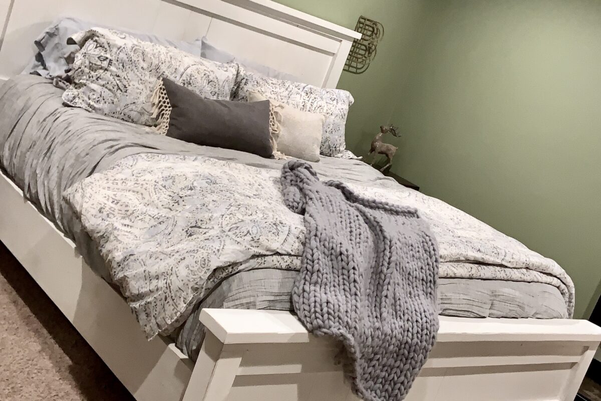 Build a Farmhouse Bed