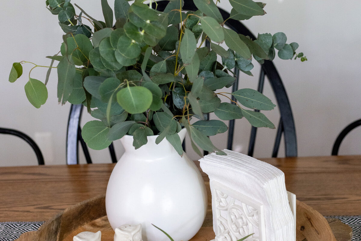 Simple Dining Table Centerpiece