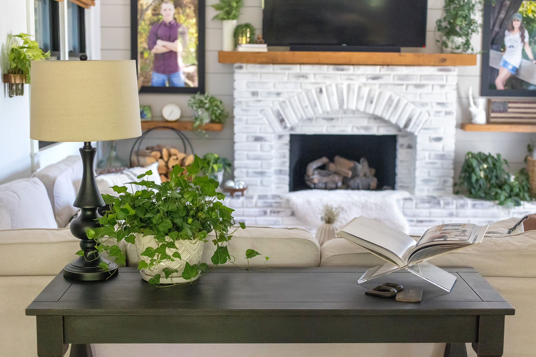 Acrylic Coffee Table Book Stand