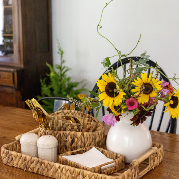 Easy Summer Table Centerpiece