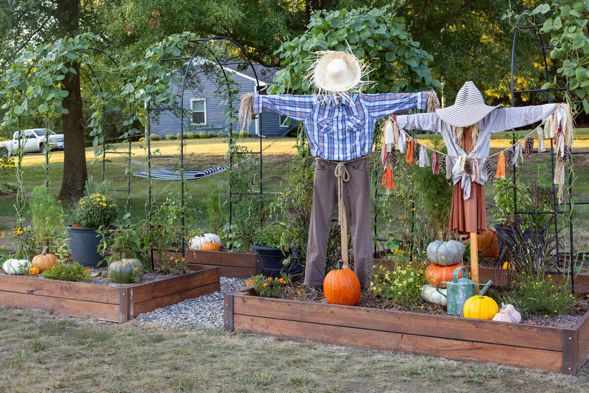 DIY Male & Femalel Garden Scarecrows