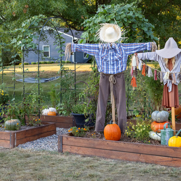 DIY Male & Femalel Garden Scarecrows