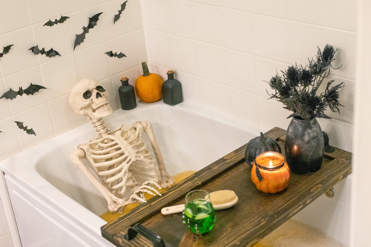 Blake Skelton | Halloween Bath