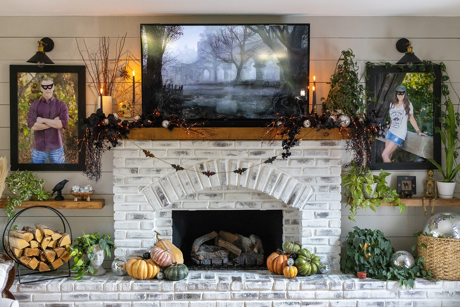 Halloween 2023 Mantel