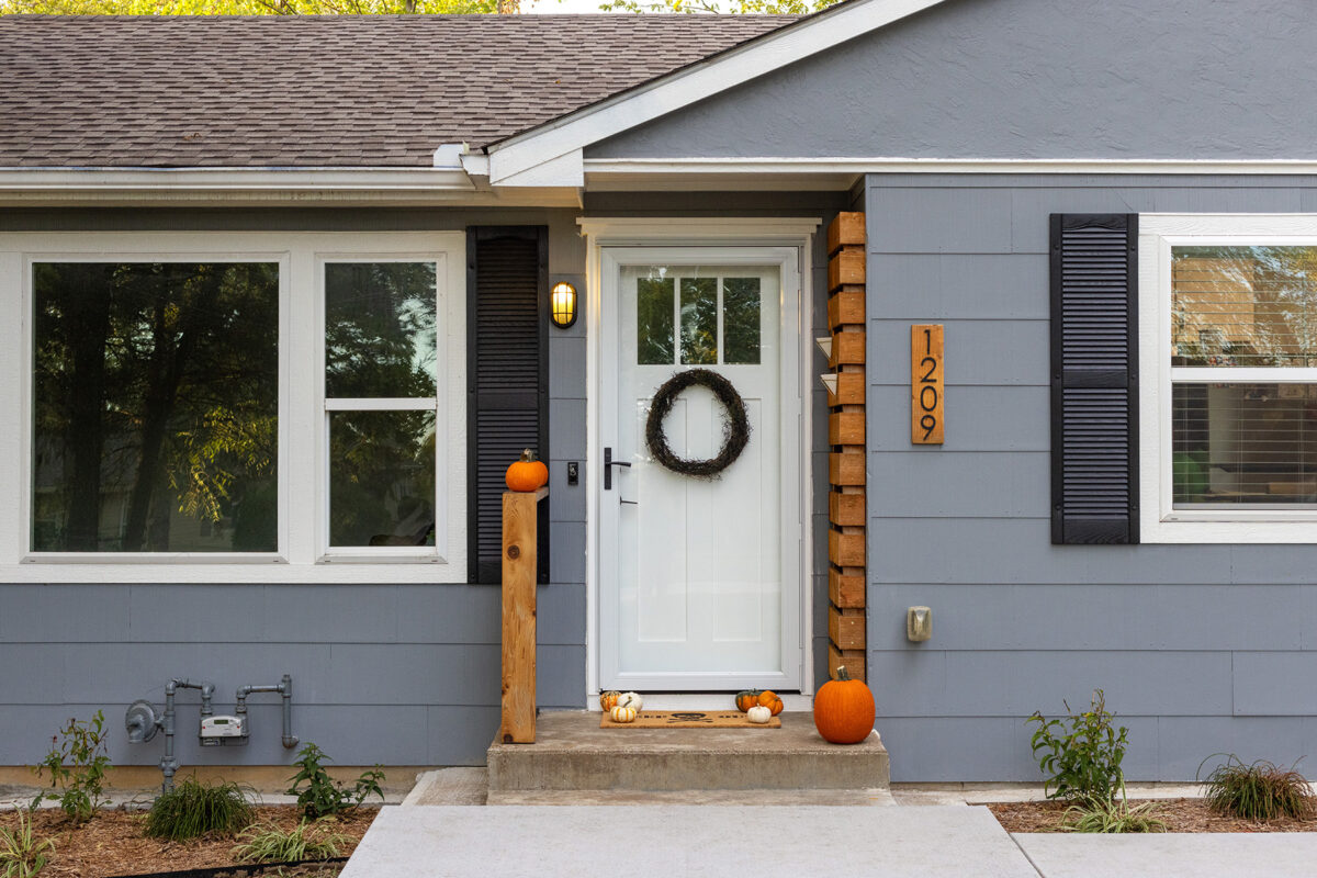 Logan's Front Porch for Fall/Halloween - AFTER