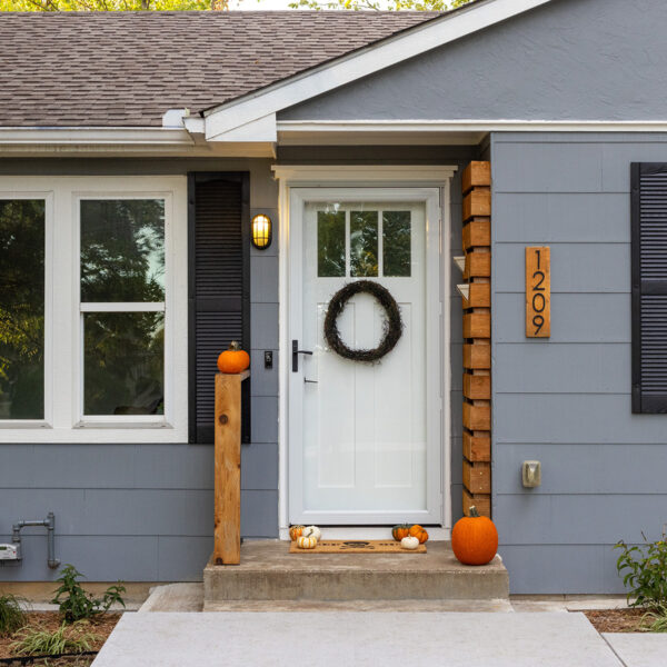 Logan's Front Porch for Fall/Halloween - AFTER