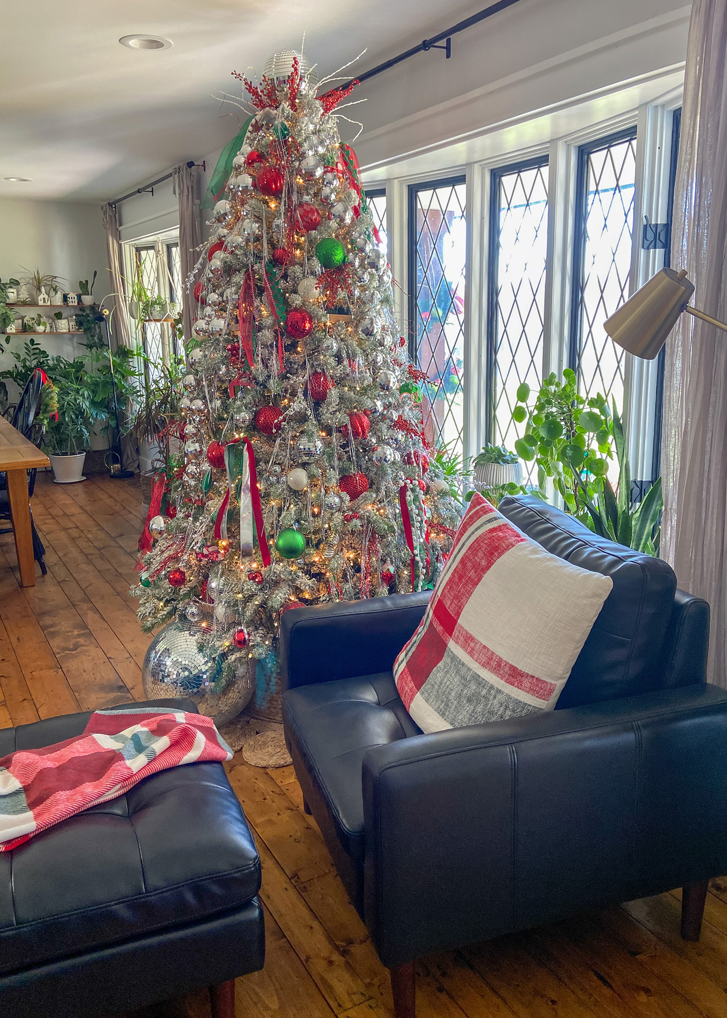 2023 Main Christmas Tree Front Room